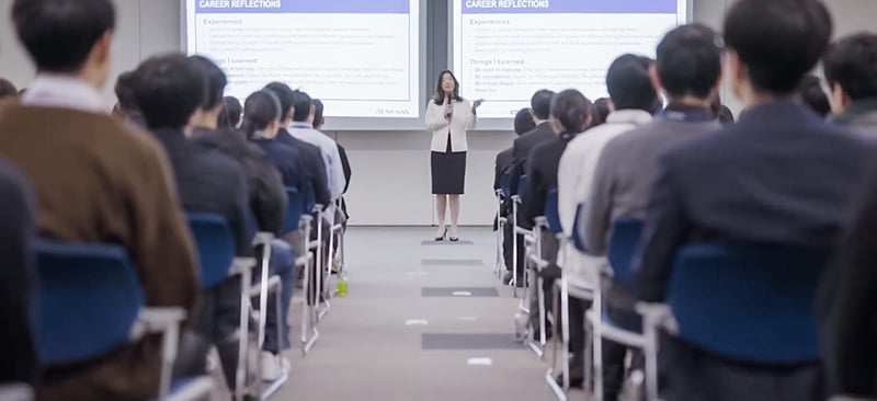 Photo of Chief Human Resources Officer Utae Nakanishi Presenting