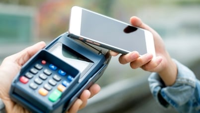 Customer making contactless payment by credit card using a smartphone